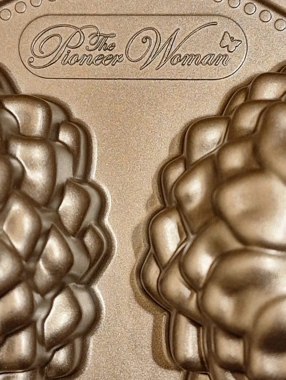Pioneer Woman Silver/Gold Floral 6-Cavity Cakelet Pan